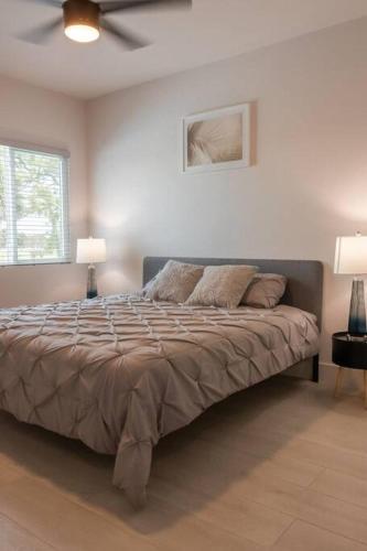 4 Bedroom Home In Downtown, 5 Min From The Beach.