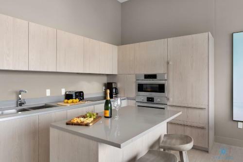 5 Amenities Luxury 1br Front Intracoastal View Balcony Infinity Edge Pool