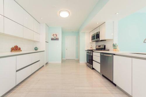 Luxe Stunning 4 Bdr 3,5 Bath With Heated Pool