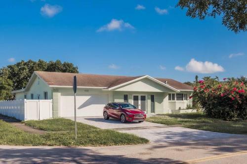 Luxe Stunning 4 Bdr 3,5 Bath With Heated Pool