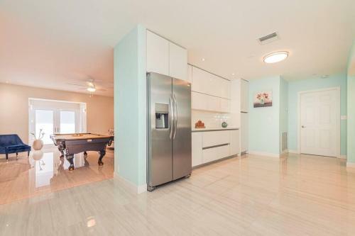 Luxe Stunning 4 Bdr 3,5 Bath With Heated Pool