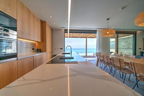 Villa Hestia - 6 Bedroom Luxury Villa With Seaview
