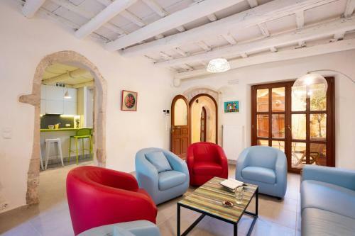 Byblos Villa Walking Distance To Everything W/heated Pool & Bbq