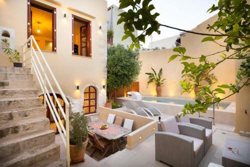 Byblos Villa Walking Distance To Everything W/heated Pool & Bbq