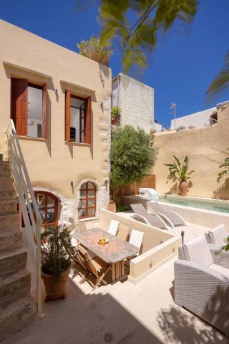 Byblos Villa Walking Distance To Everything W/heated Pool & Bbq