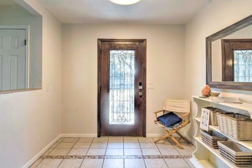 Spring Hill Bungalow With Heated Pool And Lanai!