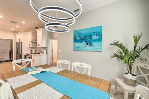 Venice Home With Beach Nearby And Walk To Park!