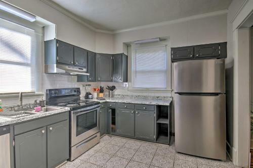 Renovated Home - Walk To Medical District!