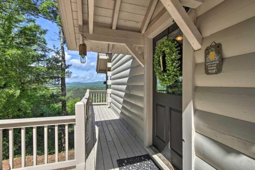 Treetop Hideout With Long-range Mountain Views!