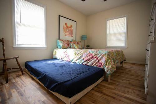 Cozy 3 Bed 1 Bath Updated Home. Close To Everything!