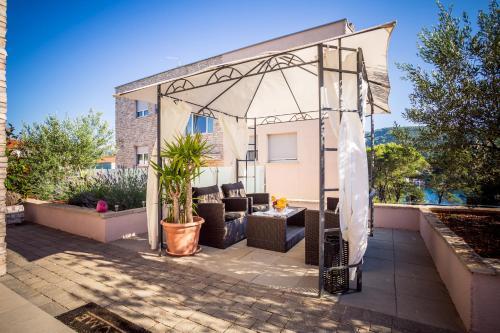 Apartments Mami?