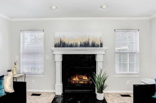 Wow! Spacious Retreat & Amazing Yard 2400+4bd/3bth