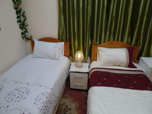 Hostal Charles Inn