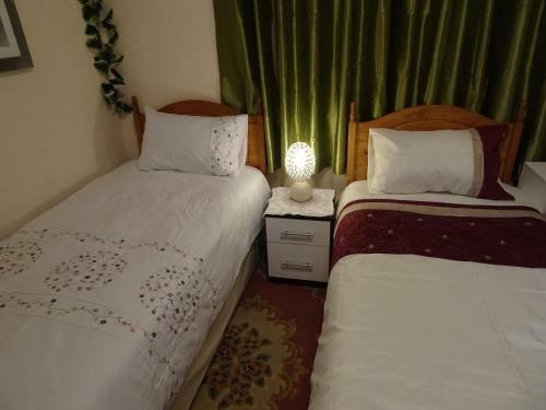 Hostal Charles Inn