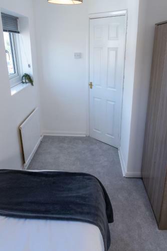 Catsbrook House - Sleeps 7 - Business Travellers Accommodation