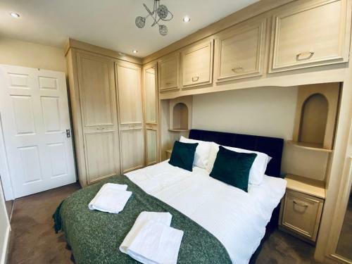 Apartamento Comfortable Manchester House With Conservatory & Parking