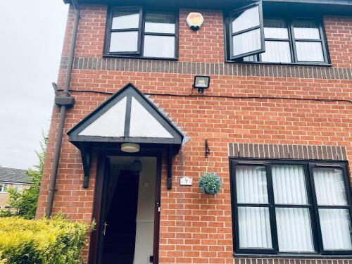 Apartamento Comfortable Manchester House With Conservatory & Parking