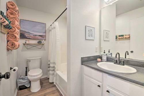 Apartamento Top-floor Unit With Balcony About 2 Mi To 76 Strip!