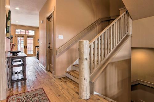 Lovely Big Sky Getaway Near Skiing And Golf!