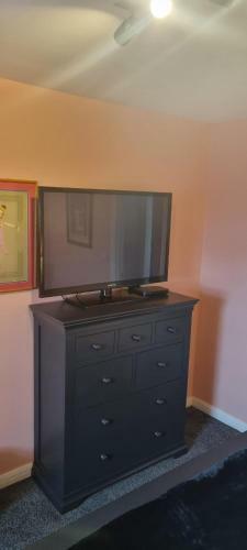 Large House Swindon 3 Deluxe Doubles 1 En-suite