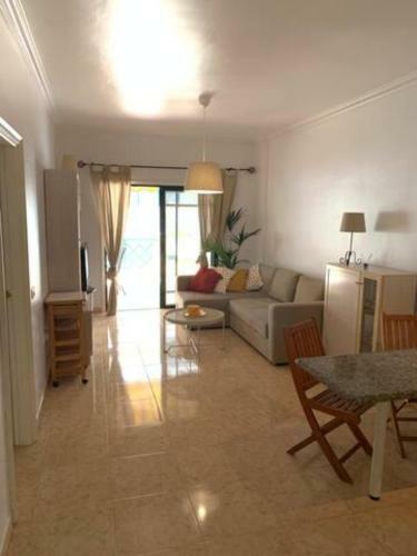 Apartamento Luminoso Con Terraza En Playa Jard�n
