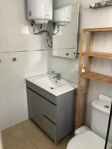 Casa Eef - One Bedroom Apartment Close To The Beach With A Communal Pool