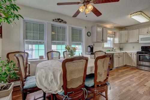 5br Beach Home Sleeps 10 Walk To The Pier Oceanview