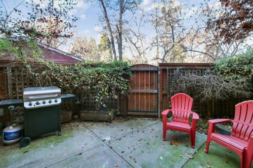 Downtown Jacksonville Townhome Private Patio