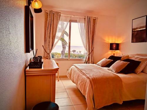 Luxurious 2 Bed Apartment With Amazing Beach Views