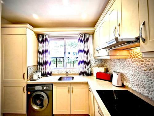 Luxurious 2 Bed Apartment With Amazing Beach Views
