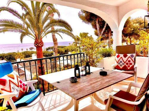 Luxurious 2 Bed Apartment With Amazing Beach Views