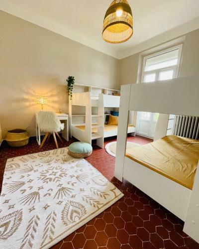 Hostal La Villa Mal�-malou