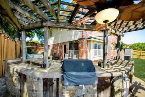 New Beautiful And Shaded Back Yard Tvs In Every Bedroom