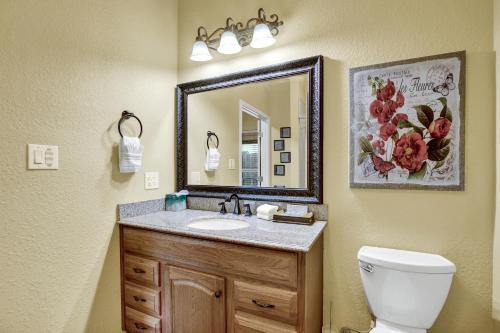 Cozi Cottage With Hot Tub! - 2 Min To Wineries!