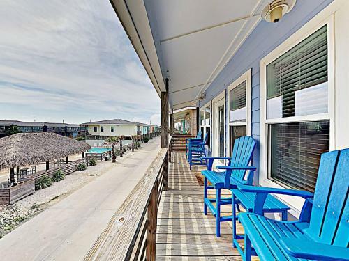 Ov37 Beach House On Stilts Located Near The Beach, Shared Pool