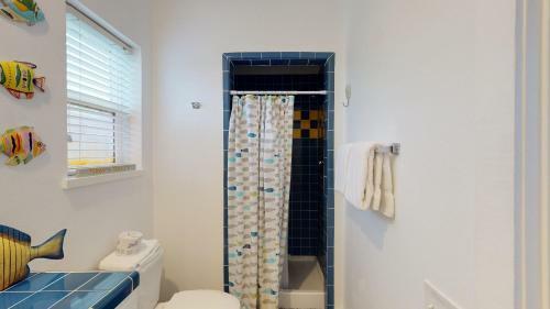 Villa Rp23 Fun Townhouse With Fiesta Decor, Shared Pool, Ample Parking