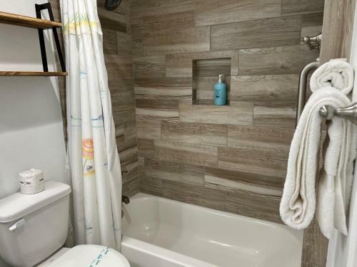 Apartamento Ec105 Newly Renovated, 2 First Floor Condo, Shared Pool & Grill, Boardwalk