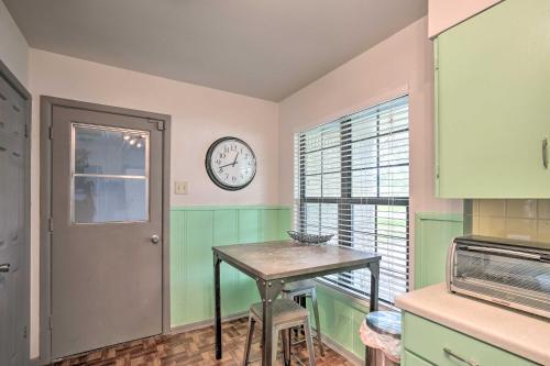 Idyllic Abode With Yard - Near Dtwn And Airport!