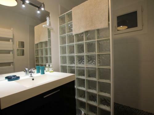 G�te Pau, 4 Pi�ces, 5 Personnes - Fr-1-384-809