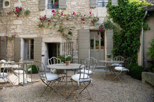 Hostal La Maison Du Village