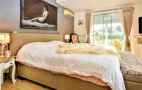 Amazing Home In Tarascon With 3 Bedrooms