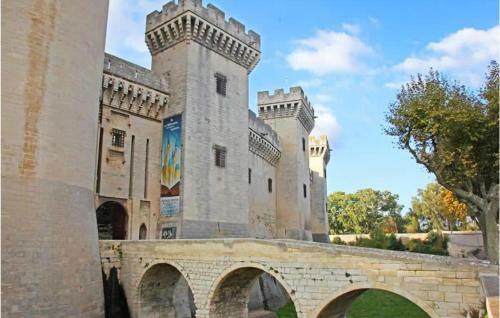 Amazing Home In Tarascon With 3 Bedrooms