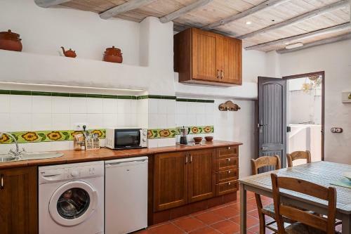 Hostal Y Apartamentos En El Centro La J�bega By Conil Home