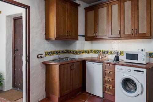 Hostal Y Apartamentos En El Centro La J�bega By Conil Home
