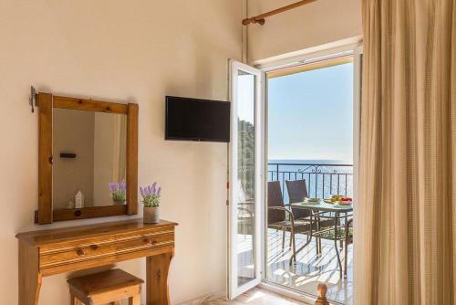 Escape Studio Apartments With Swimming Pool On Pelekas Beach