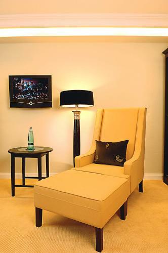 Hotel Business & More