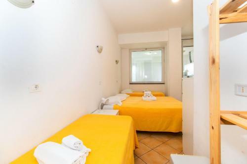 Chiavari Cozy Apartments In Villa With Shared Garden & Parking