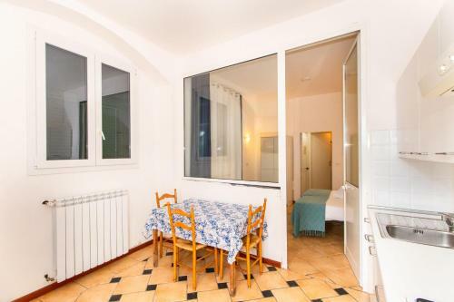 Chiavari Cozy Apartments In Villa With Shared Garden & Parking