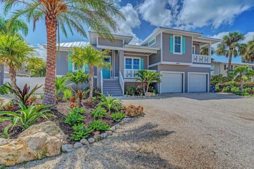 4 Bed 4 Bath, Bonus Bunk Room Heated Pool Water Slide Spa Wifi