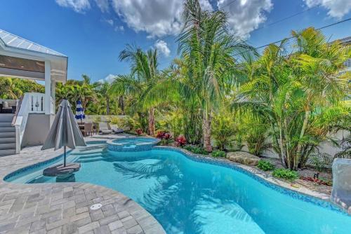 4 Bed 4 Bath, Bonus Bunk Room Heated Pool Water Slide Spa Wifi